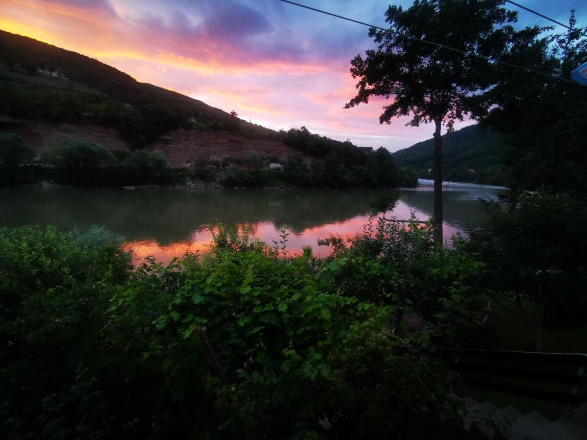 Vikendica Pored Drine Foca Handici 外观 照片