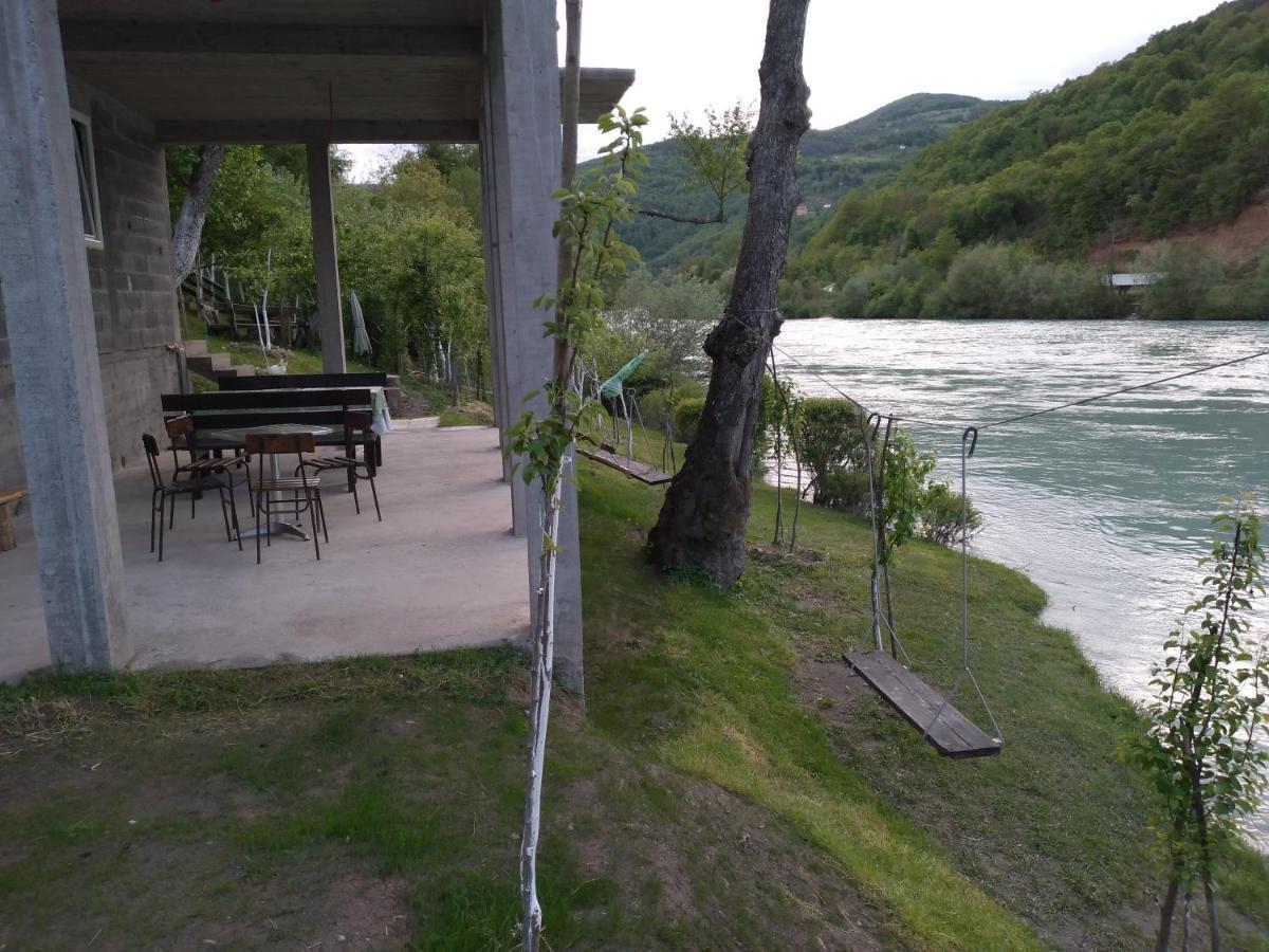 Vikendica Pored Drine Foca Handici 外观 照片