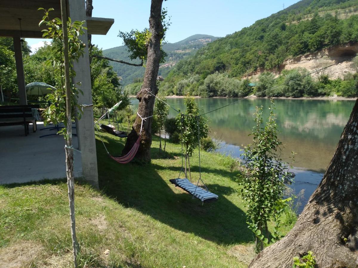 Vikendica Pored Drine Foca Handici 外观 照片