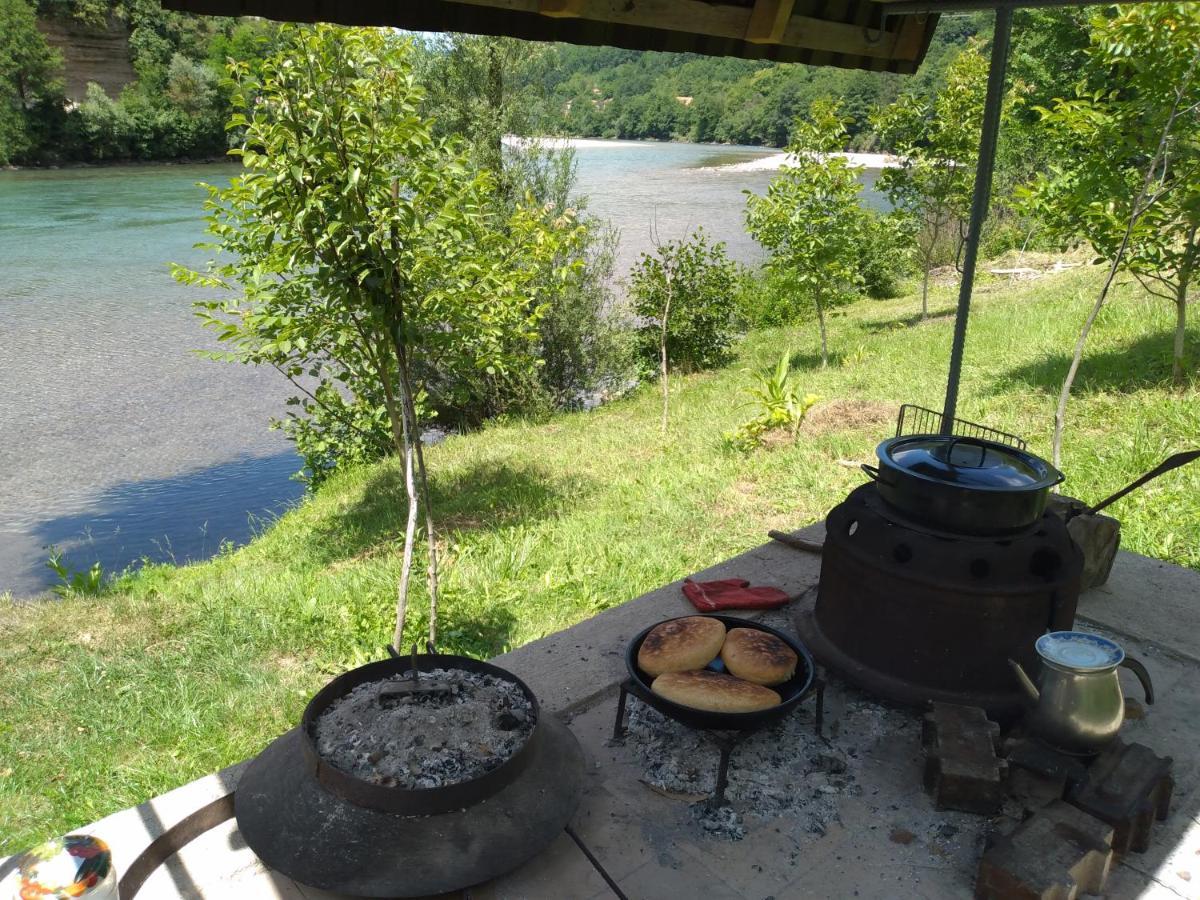 Vikendica Pored Drine Foca Handici 外观 照片