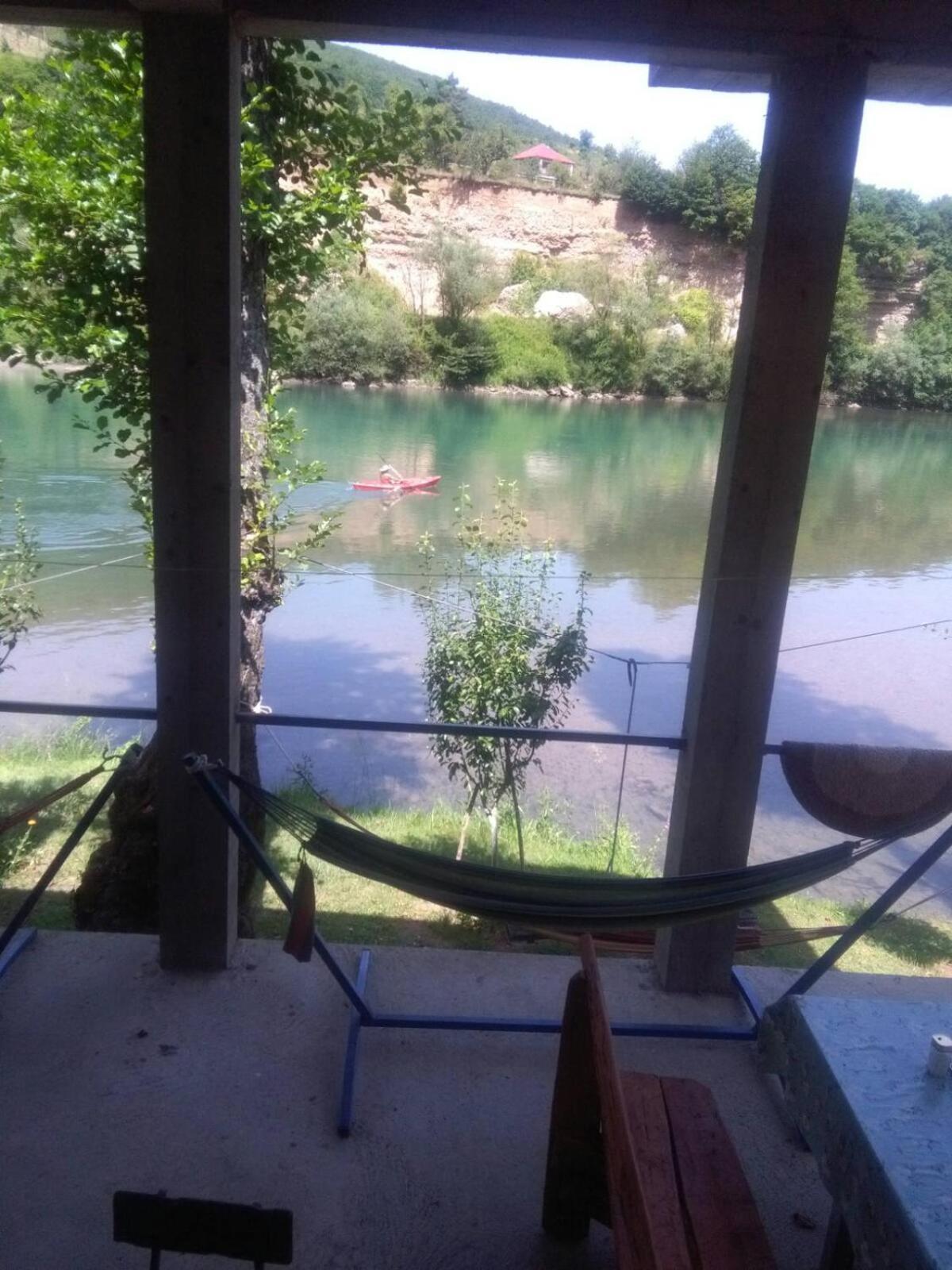 Vikendica Pored Drine Foca Handici 外观 照片